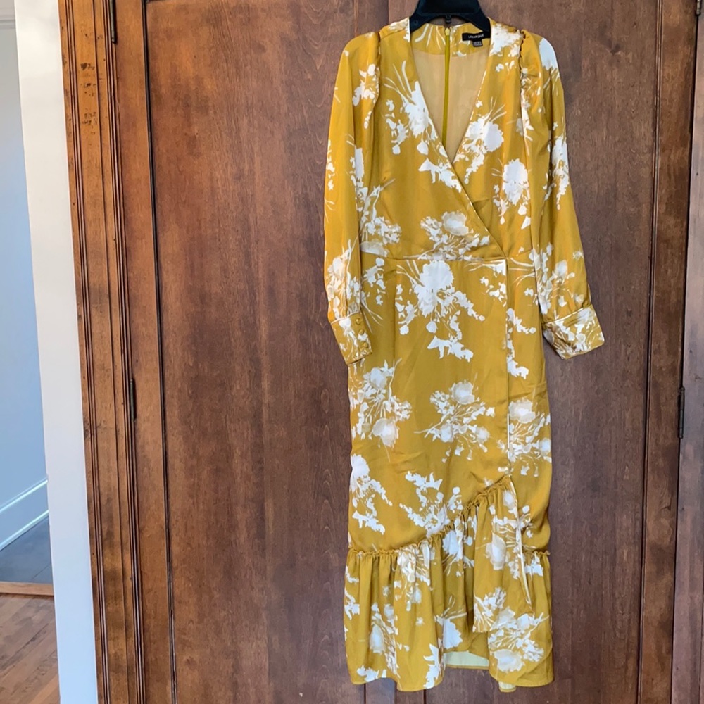 Like New beautiful mustard yellow floral dress